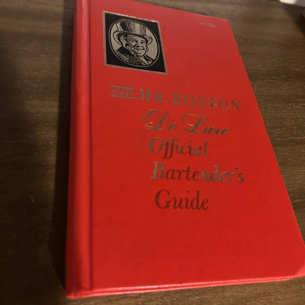 Mr Boston De Luxe Bartender's Guide 1970 50th Printing Vintage Cocktail Book